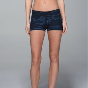 Lululemon Boogie Short Blue Camo Size 8